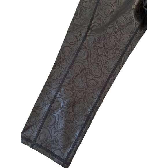 BETSEY JOHNSON Performance Rose Print Shine Crop Leggings Size Medium NEW NWT - Picture 5 of 7